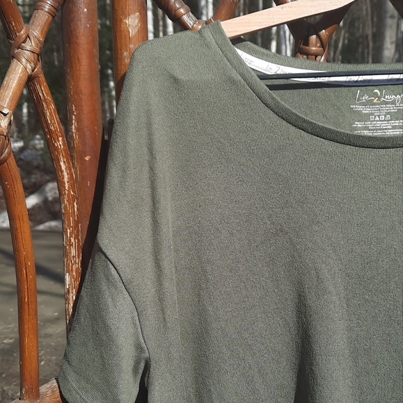 🍀3/15 Love 2 lounge Green Tee-shirt - Picture 2 of 4